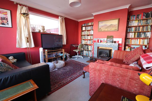 53, Chantry Gardens, Trowbridge photo 2