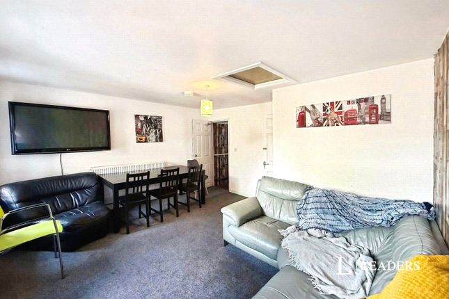 Room 4, 40, Henville Road, 40 Henville Road photo 4