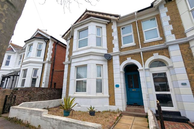3-bed flat on Top Flat, 95 Station Avenue, Sandown, £189,950