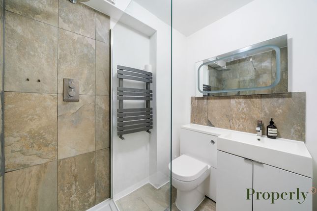Flat 302, Marlyn Lodge Portsoken Street, London photo 2