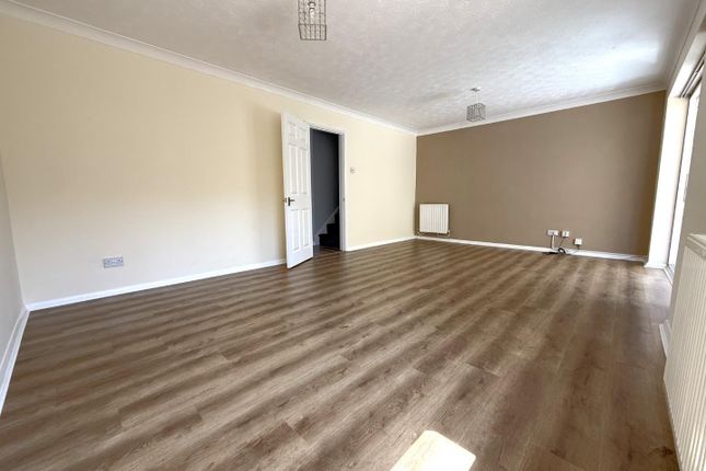 35, Tudor Manor Gardens, Watford photo 5