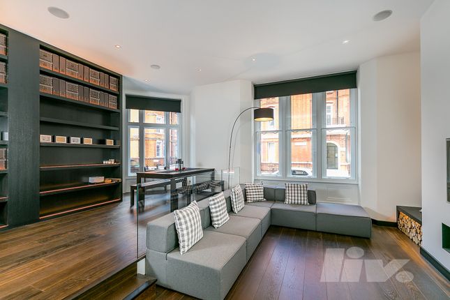 Flat to rent in Green Street, Mayfair