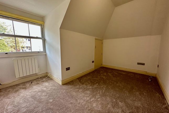 Flat to rent in Rosslyn Road, Watford