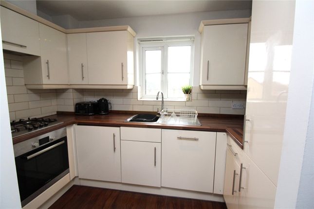 Flat to rent in Nightingale Crescent, Harold Wood