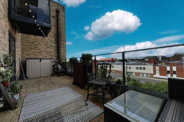Flat for sale in Pullman Court, Pullman Square, Grays
