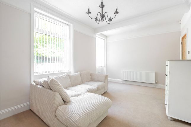 25, Greenfield Road, Holmfirth photo 4
