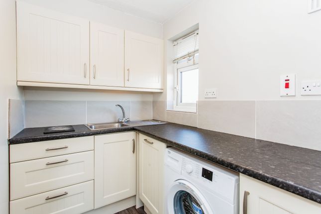 65, Herongate, Southend-on-Sea photo 4