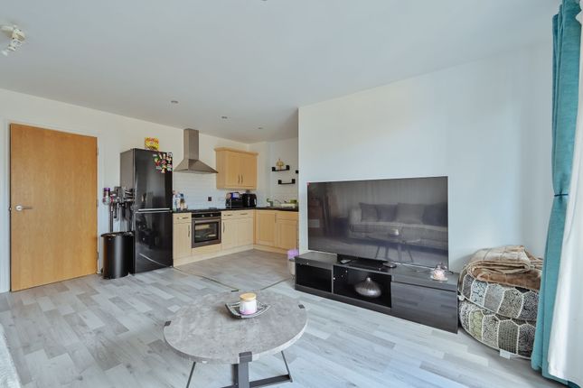 Flat 72, Ashleigh Court, Watford photo 4