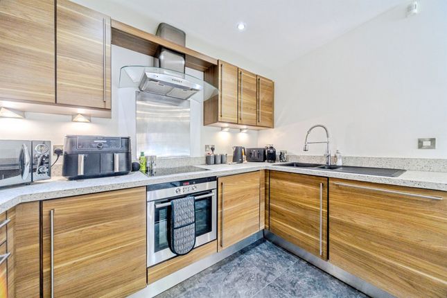 6, Ellies Court, 346, Shadwell Lane, Leeds photo 3