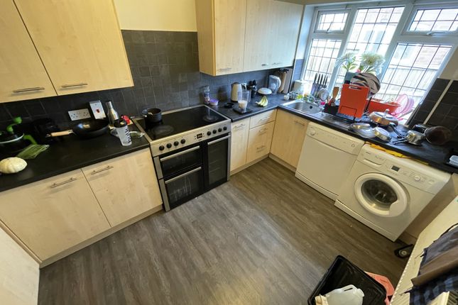 Terraced house to rent in Greyshiels Avenue, Leeds, West Yorkshire