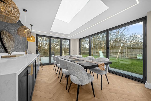 19, Rose Meadow, Woking photo 4