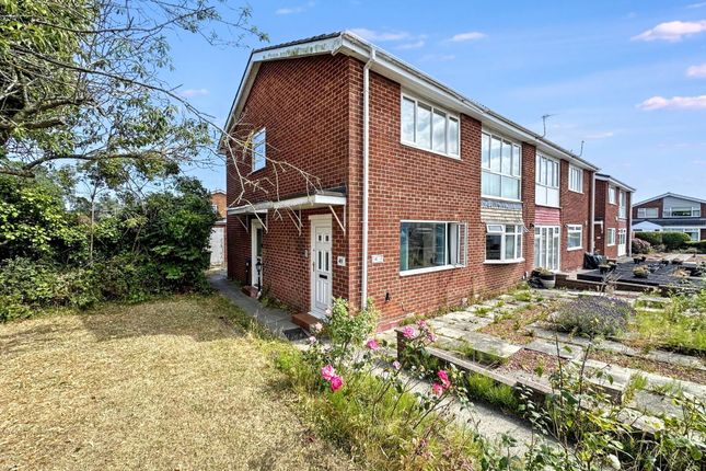 2-bed flat on Broomfield Avenue, Wallsend, £85,000