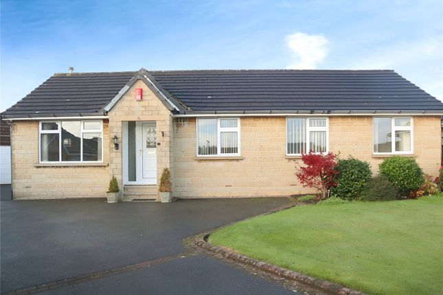 Bungalow to rent in Greenfinch Grove, Netherton, Huddersfield
