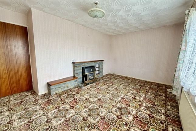 53, Hele Gardens, Plymouth photo 4