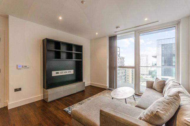 Thumbnail Flat to rent in Maine Tower, Canary Wharf, London