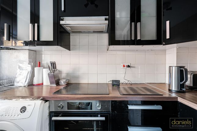 2, Sovereign Grove, Wembley photo 3
