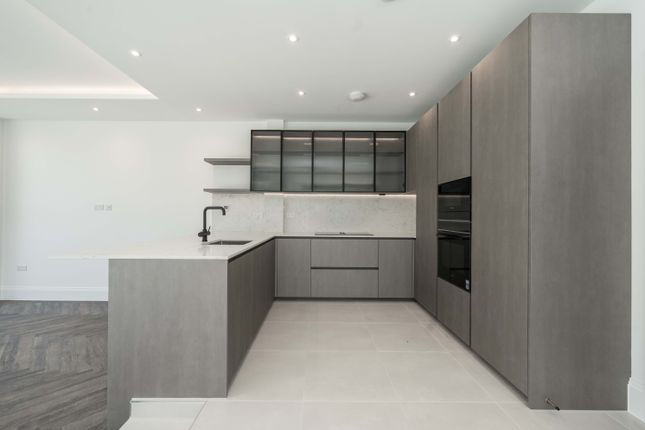 House D, 6 Castlebar Hill, London photo 4