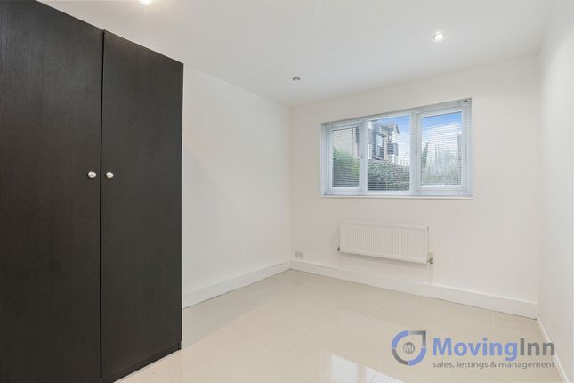 Flat to rent in Coe Avenue, South Norwood
