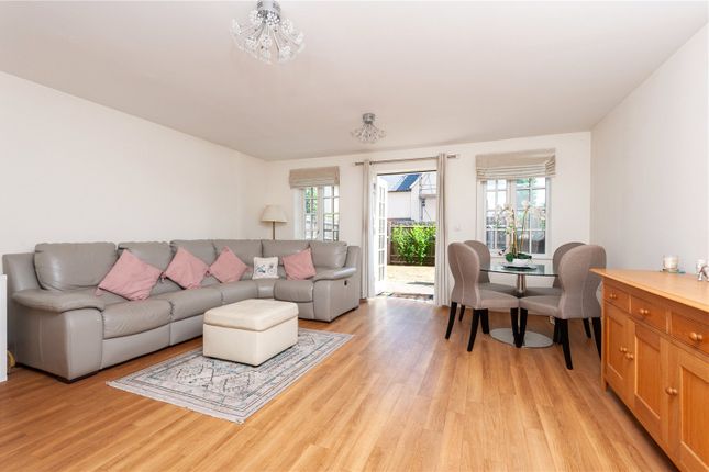 5, County Gardens, Isleworth photo 2