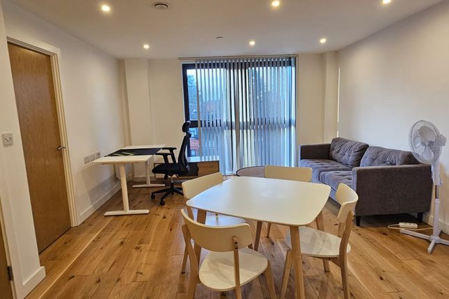 Flat to rent in William Street, Birmingham