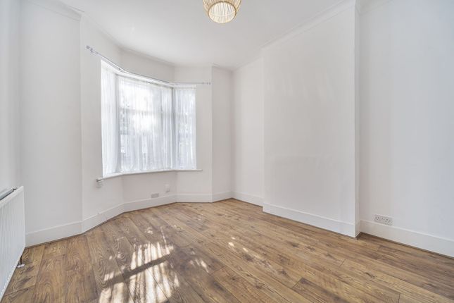 33 Sedgwick Road, London photo 2