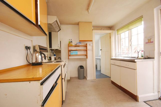 Thumbnail Property to rent in Sydenham Road, Guildford