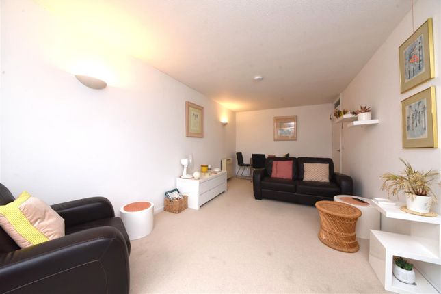 Flat for sale in Stokes Court, East Finchley