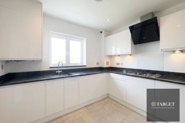 Flat 14, 8, The Ridgeway, Enfield photo 3