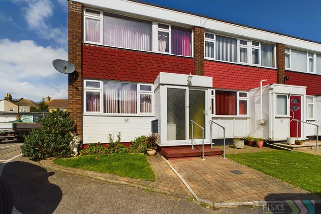 End terrace house for sale in Templewood Court, Benfleet