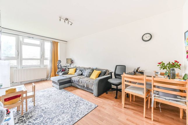 Thumbnail Flat to rent in Rosenau Road, Battersea Park, London