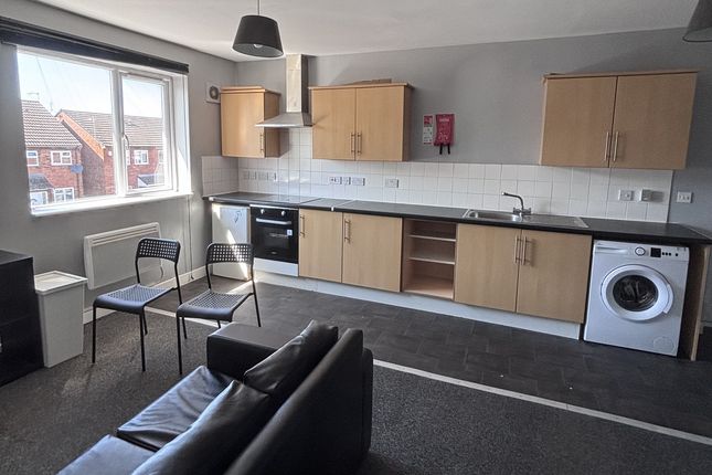 Flat 10, Hewlett Court, Mersey Road, Cheltenham photo 3