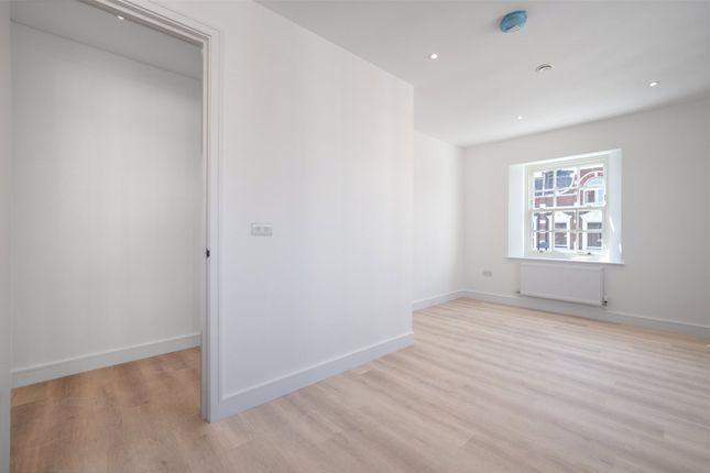 2, 14, Summerland Gardens, London photo 3