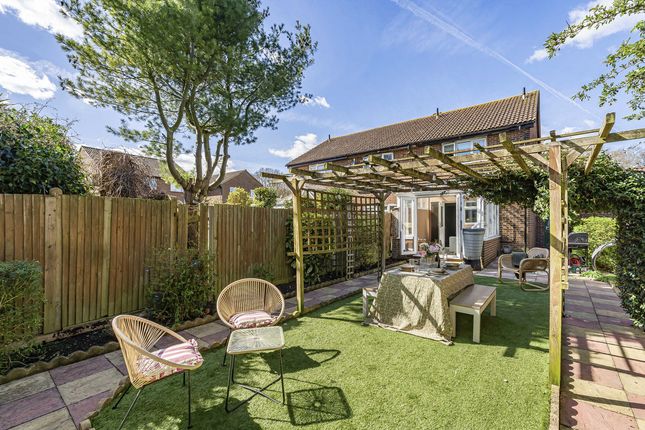 9, Sunkist Way, Wallington photo 2