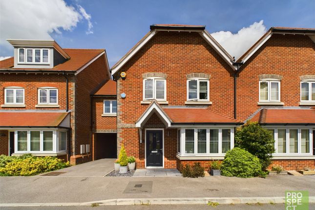 Thumbnail Terraced house for sale in Priors Gardens, Spencers Wood, Reading, Berkshire
