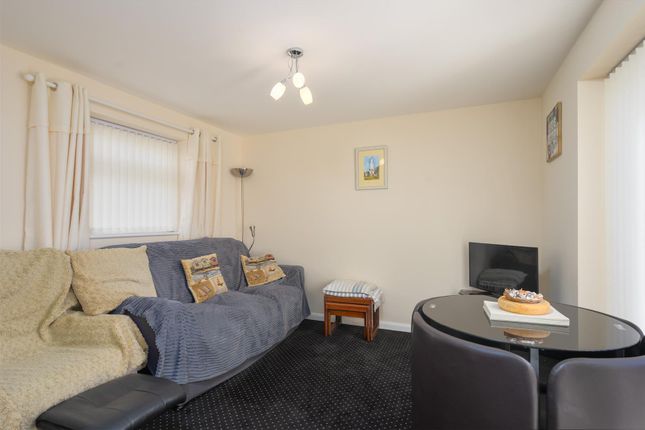 3, Noahs Wood Walk, Withernsea photo 4