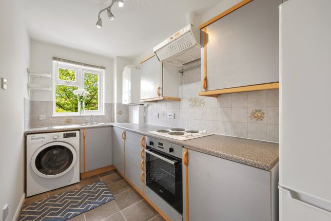 95, Eyston Drive, Weybridge photo 4