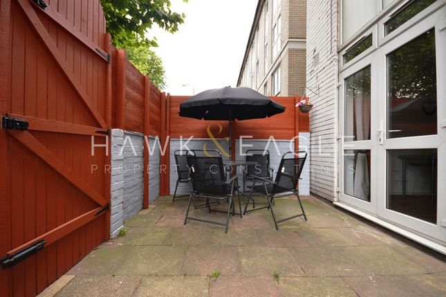 Flat to rent in Island Gardens, London, Greater London.