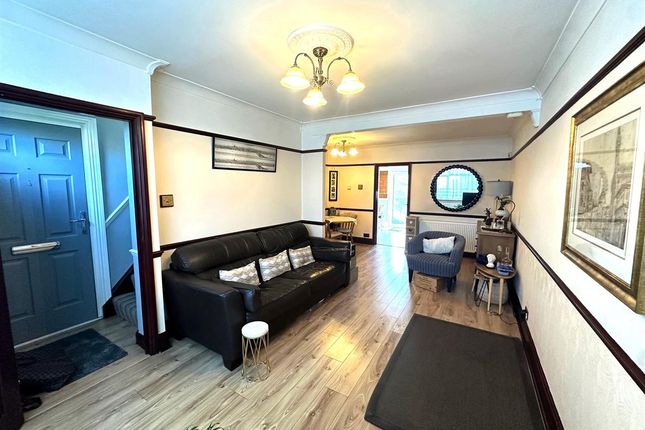 53, Uxbridge Road, Feltham photo 3