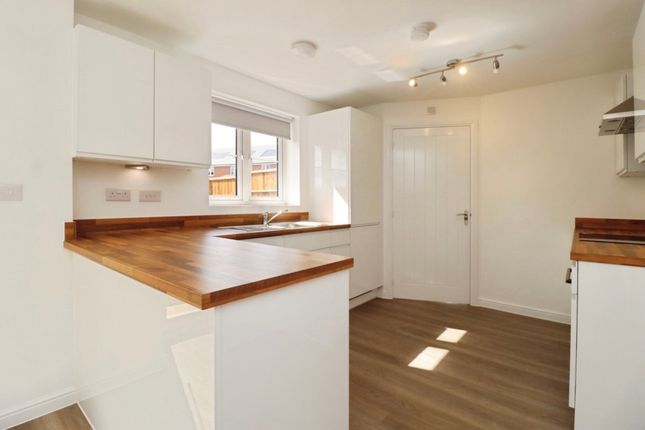 6, Fairburn Close, Market Harborough photo 2
