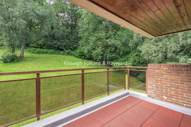 Holmbury Park, Bromley photo 4