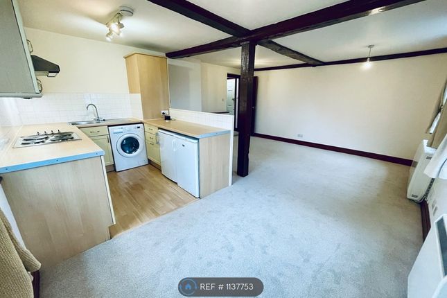 Flat to rent in Charlton Road, Shepperton