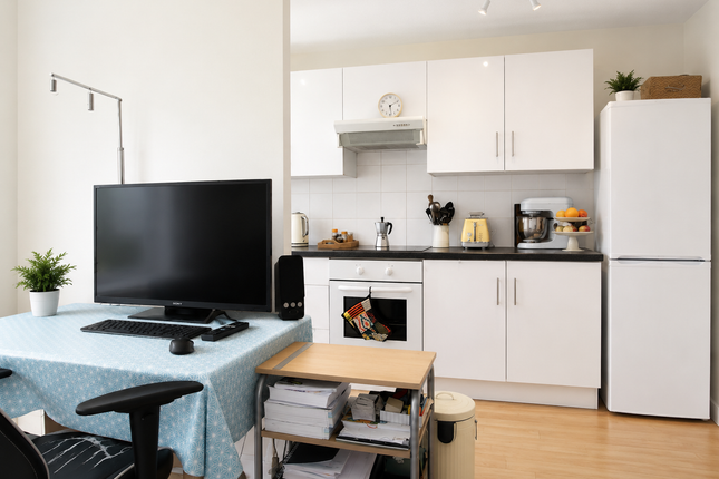 23, Meadow Way, Oxford photo 2