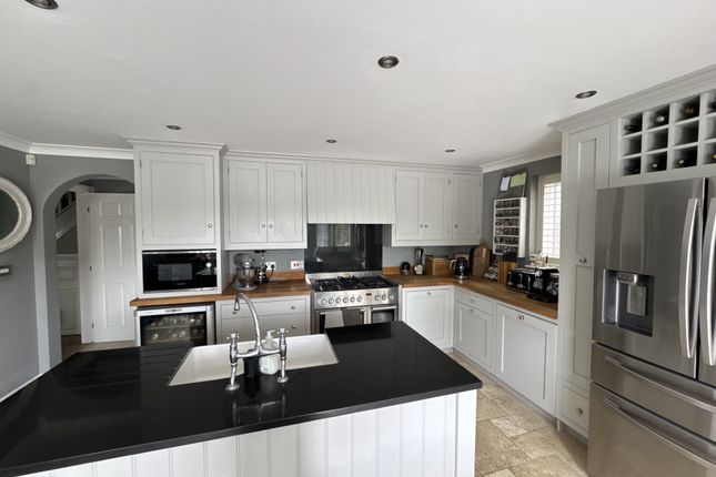 1, Mead Gardens, Hartley Wintney photo 4