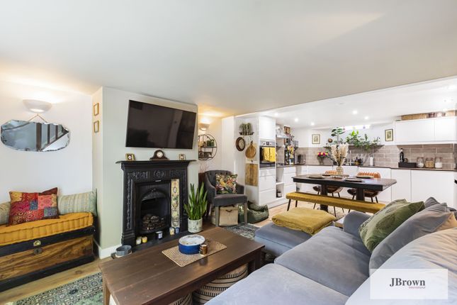 Thumbnail Terraced house for sale in Eastway, London