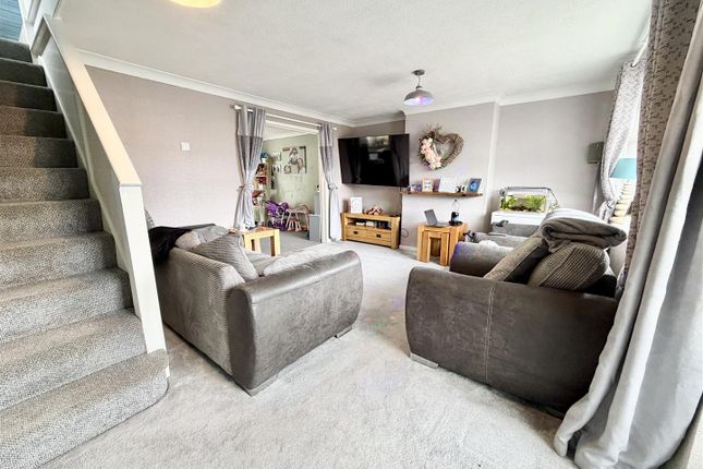 52, Severn Drive, Leeds photo 4