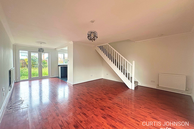 2, Lambourne, Tilbury photo 2