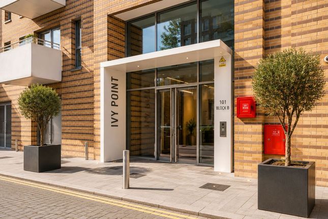 Flat 95, Ivy Point, London photo 3