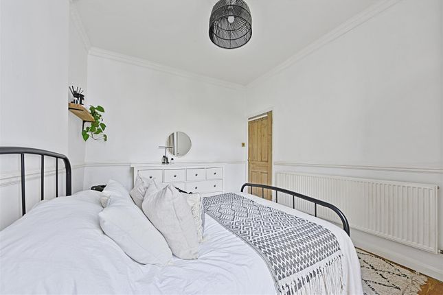 Flat to rent in Brighton Road, London