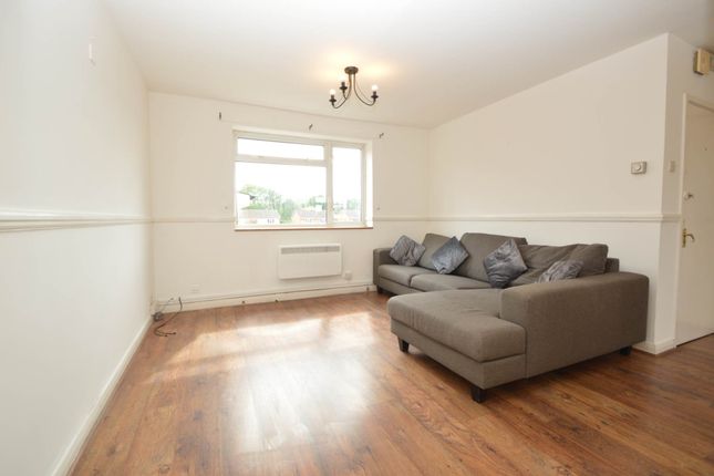 Flat to rent in New Haw, Addlestone