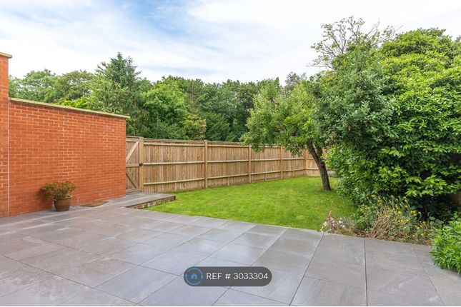 A Speer Road, Thames Ditton photo 3